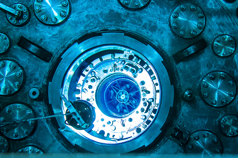 Illustration for article titled Isotope Reactor Basically Looks Like a Sci-Fi Weapon in These Photos